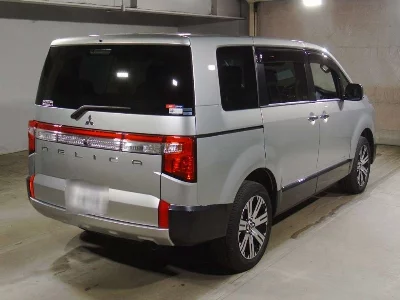 Mitsubishi Delica D:5