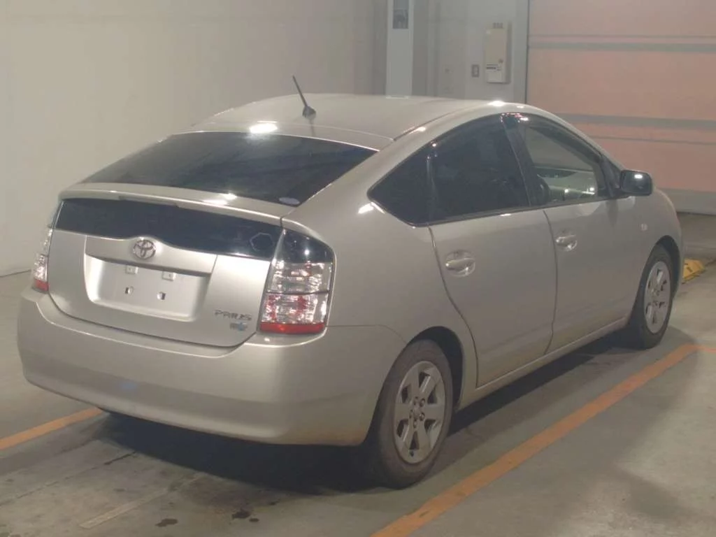 Toyota Prius  с аукциона в Японии