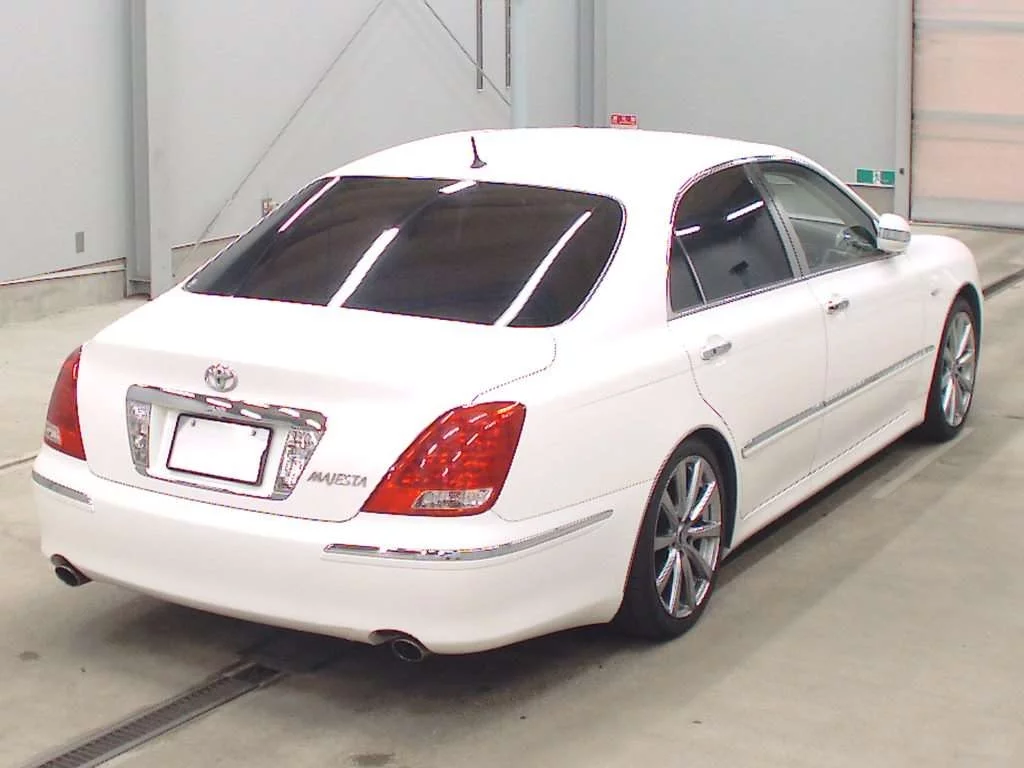 Toyota CROWN MAJESTA  с аукциона в Японии