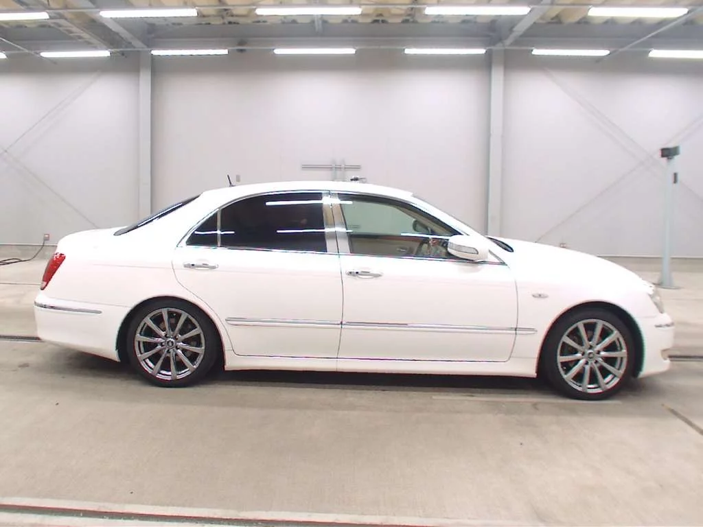 Toyota CROWN MAJESTA  с аукциона в Японии