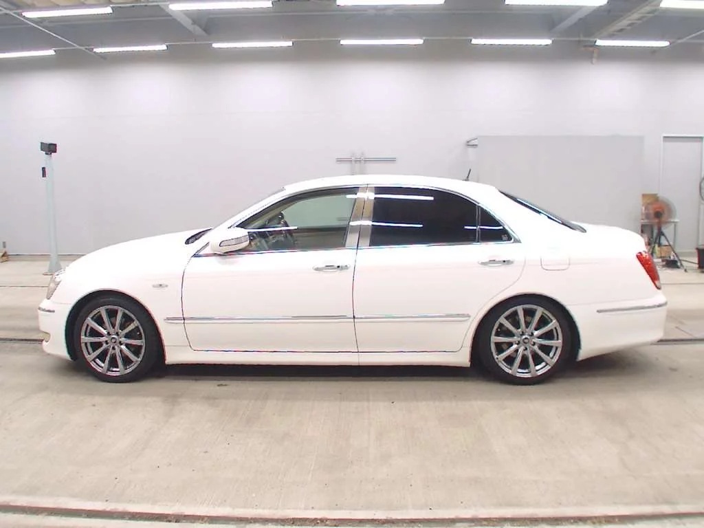 Toyota CROWN MAJESTA  с аукциона в Японии