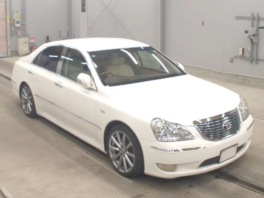 Toyota CROWN MAJESTA  с аукциона в Японии