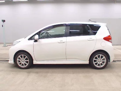 SUBARU TREZIA