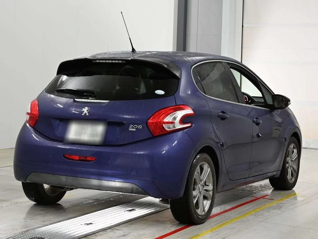 Peugeot 208  с аукциона в Японии