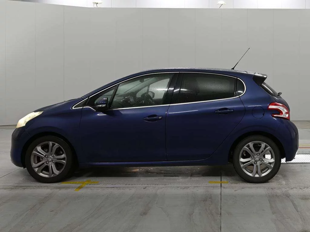 Peugeot 208  с аукциона в Японии