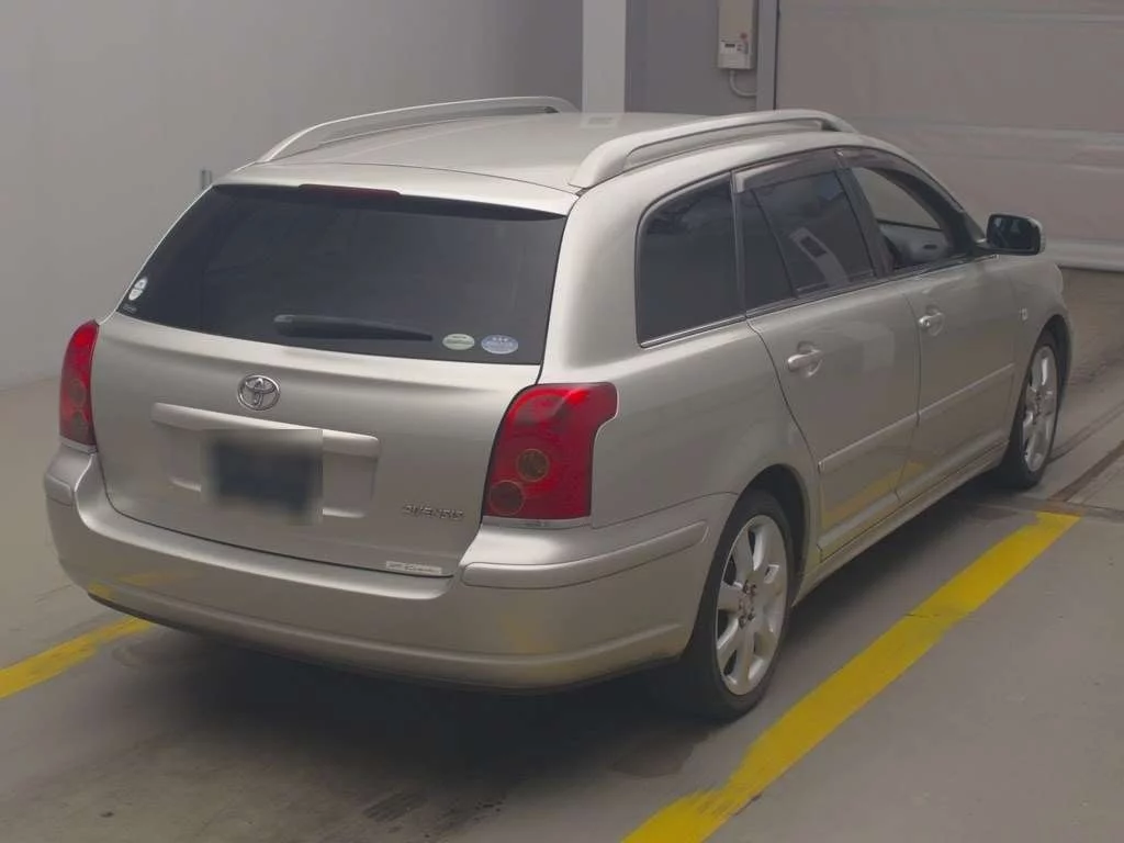 Toyota Avensis  с аукциона в Японии