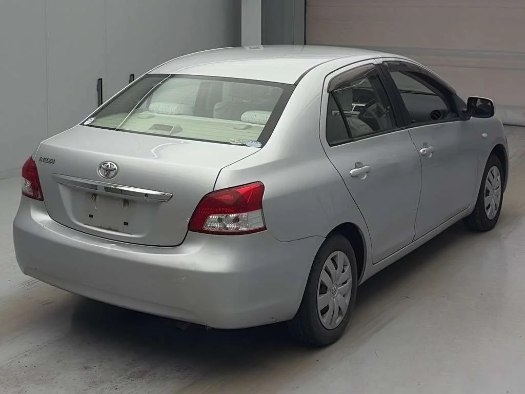 Toyota Belta  с аукциона в Японии