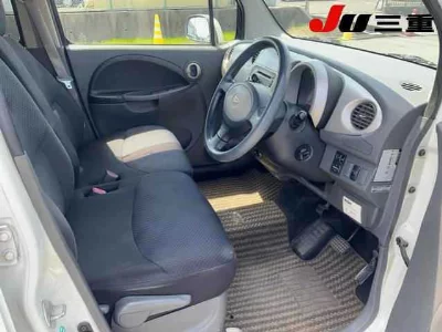 DAIHATSU MOVE LATTE