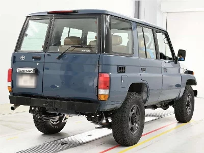 TOYOTA LAND CRUISER 70