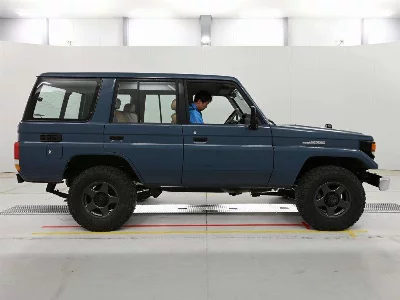 TOYOTA LAND CRUISER 70
