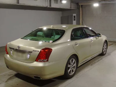 TOYOTA CROWN MAJESTA