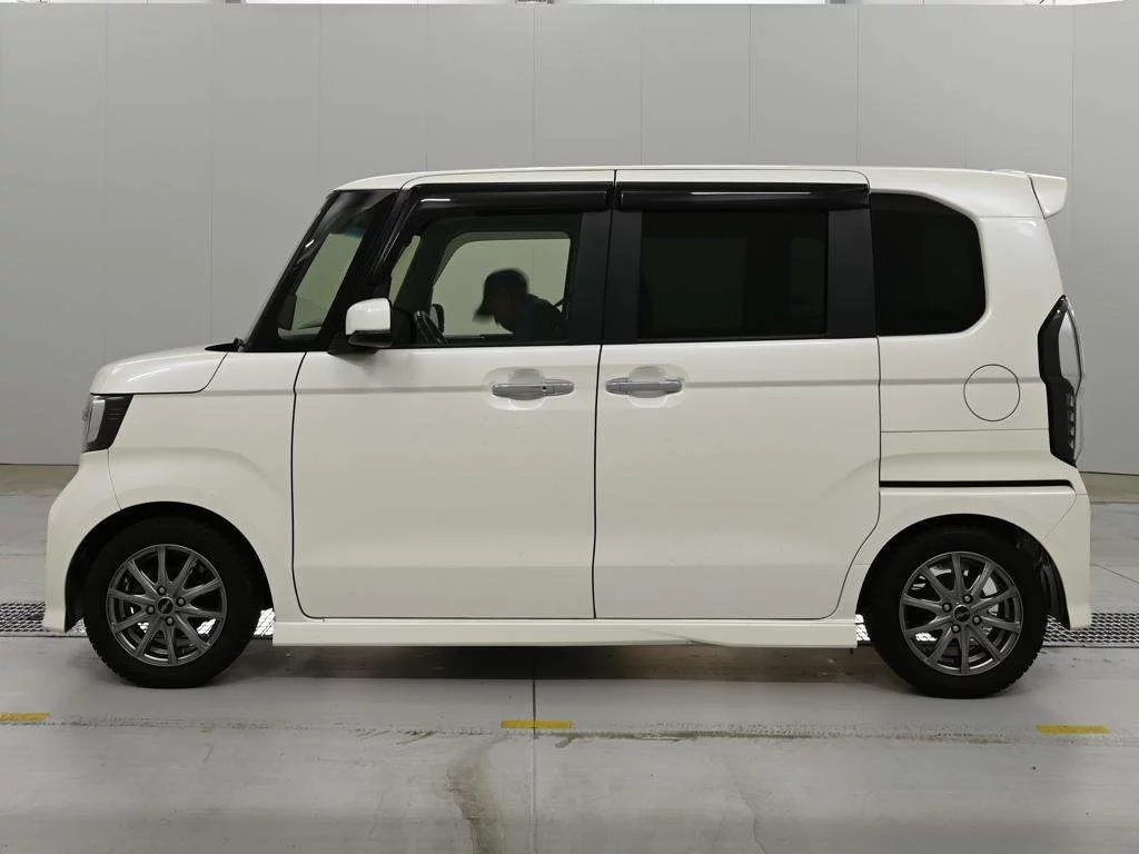 Honda N BOX CUSTOM  с аукциона в Японии