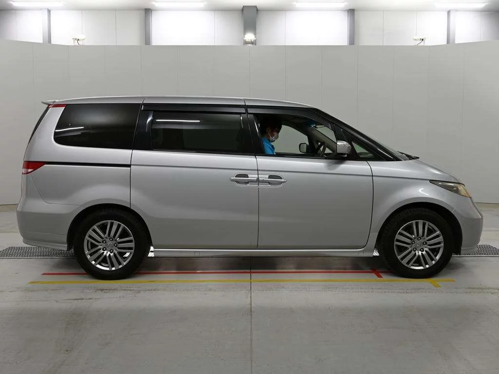Honda Elysion  с аукциона в Японии