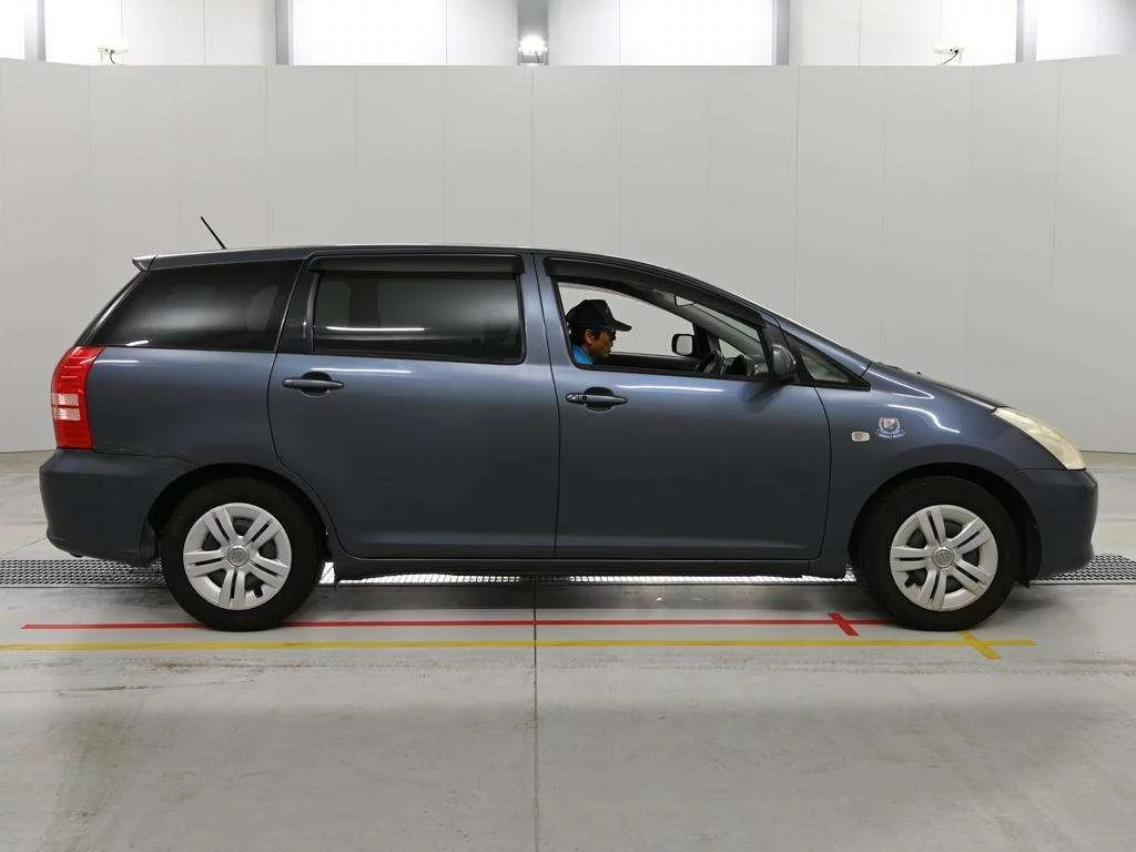 Toyota Wish  с аукциона в Японии