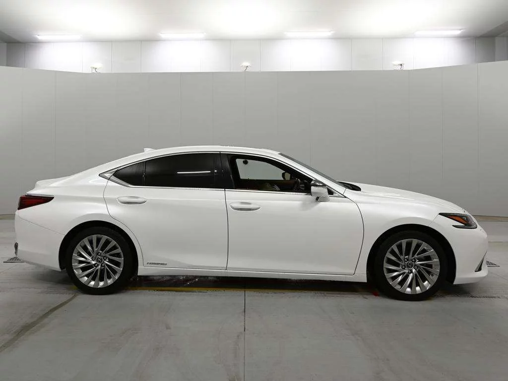 Lexus ES300h  с аукциона в Японии