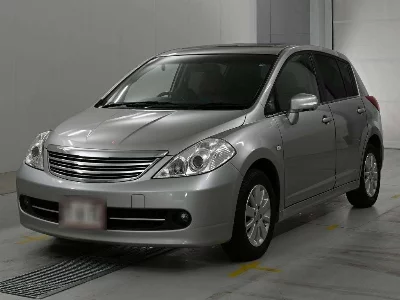 NISSAN TIIDA