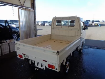 Nissan NT100 Clipper