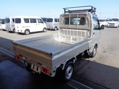 Nissan NT100 Clipper