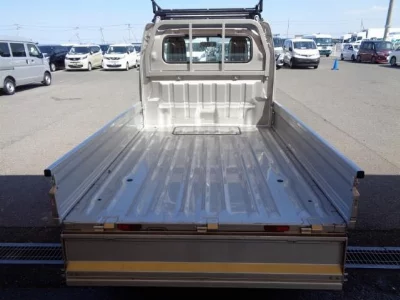 Nissan NT100 Clipper