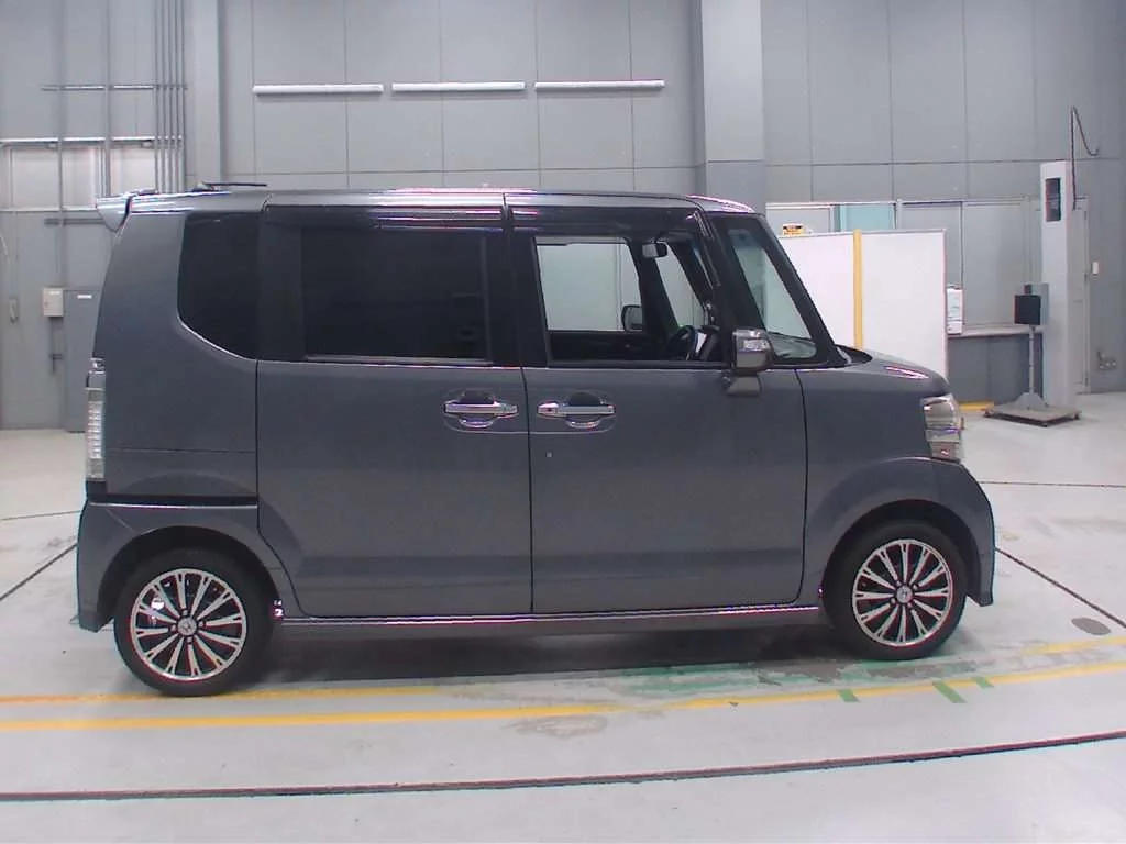 Honda N BOX CUSTOM  с аукциона в Японии