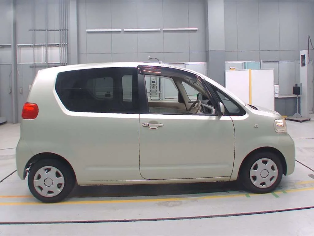 Toyota Porte  с аукциона в Японии