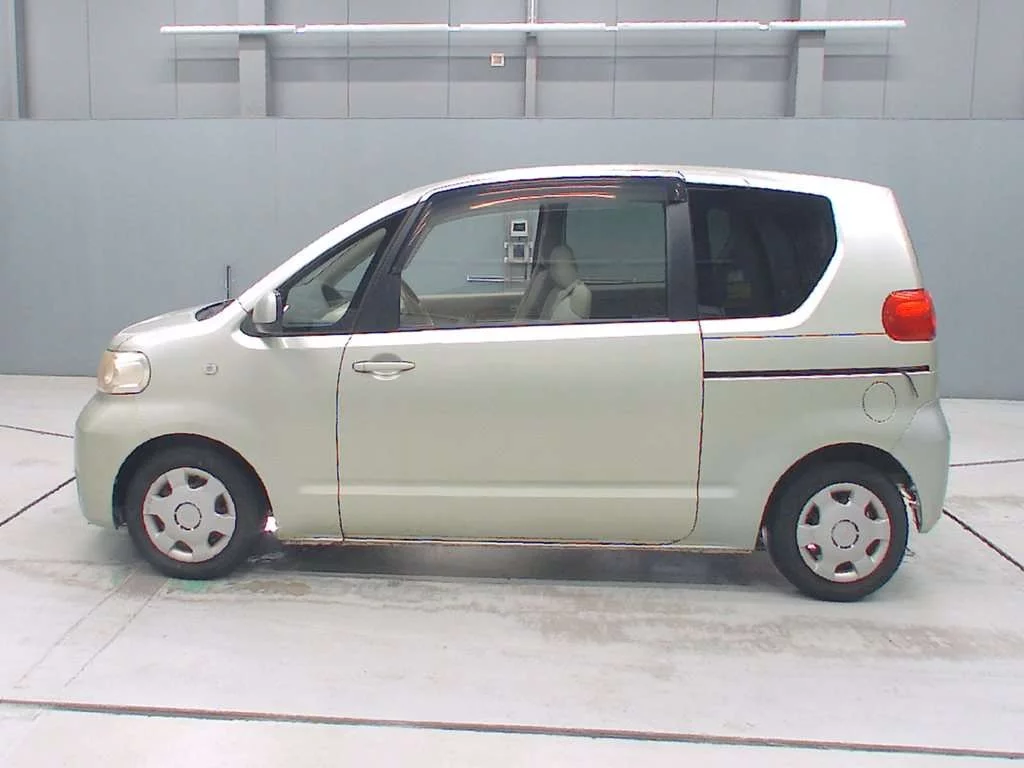 Toyota Porte  с аукциона в Японии