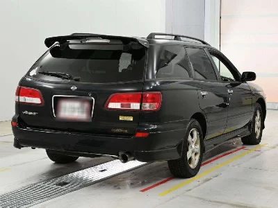 Nissan Avenir