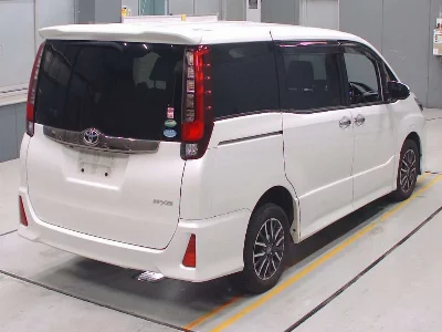 TOYOTA NOAH