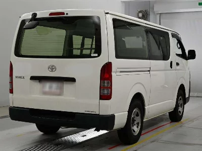 TOYOTA HIACE VAN