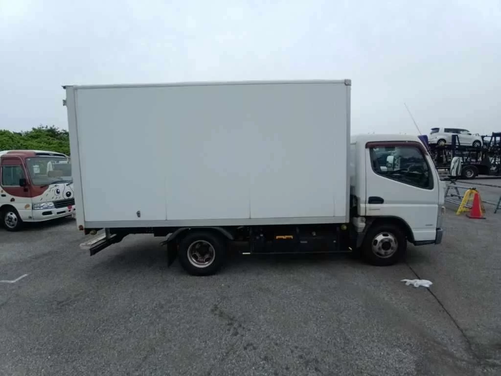 Mitsubishi Fuso Canter  с аукциона в Японии