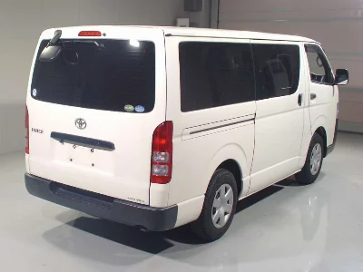 TOYOTA HIACE VAN