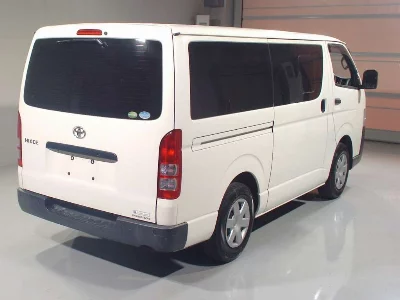 TOYOTA HIACE VAN