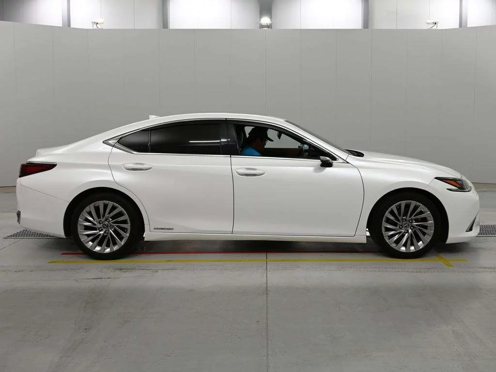 Lexus ES300h  с аукциона в Японии