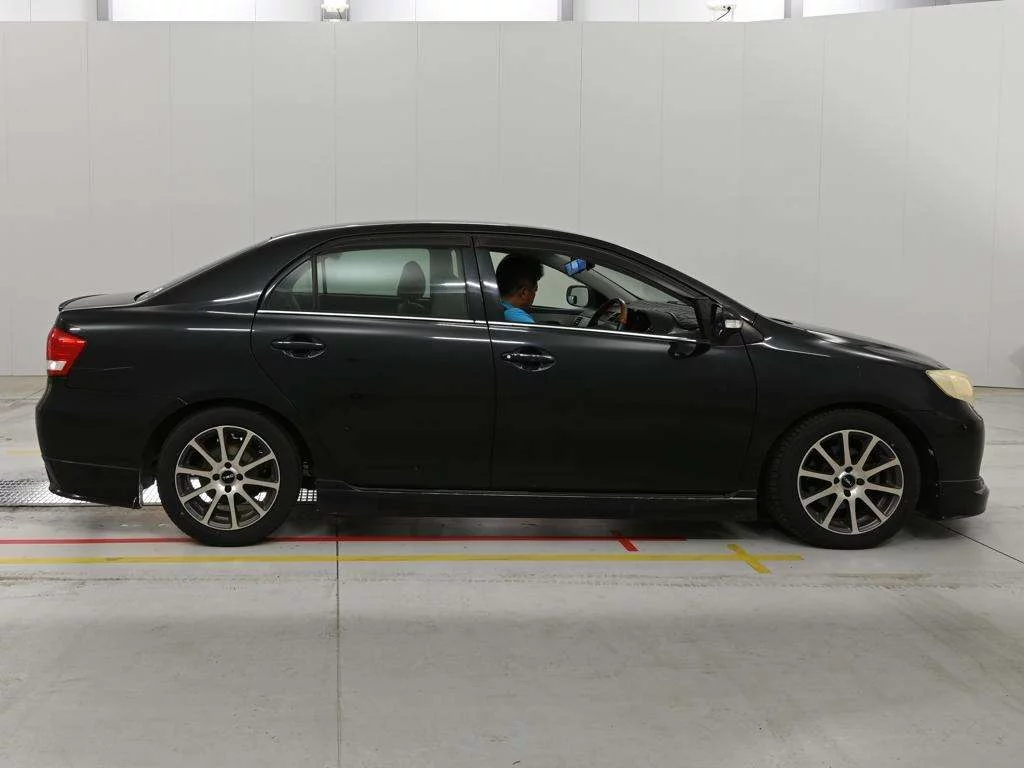 Toyota Corolla Axio  с аукциона в Японии