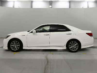 Toyota CROWN HYBRID