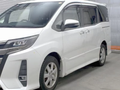 TOYOTA NOAH