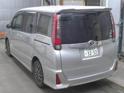 TOYOTA NOAH