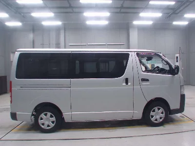 TOYOTA REGIUS VAN