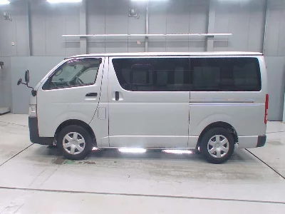 TOYOTA REGIUS VAN