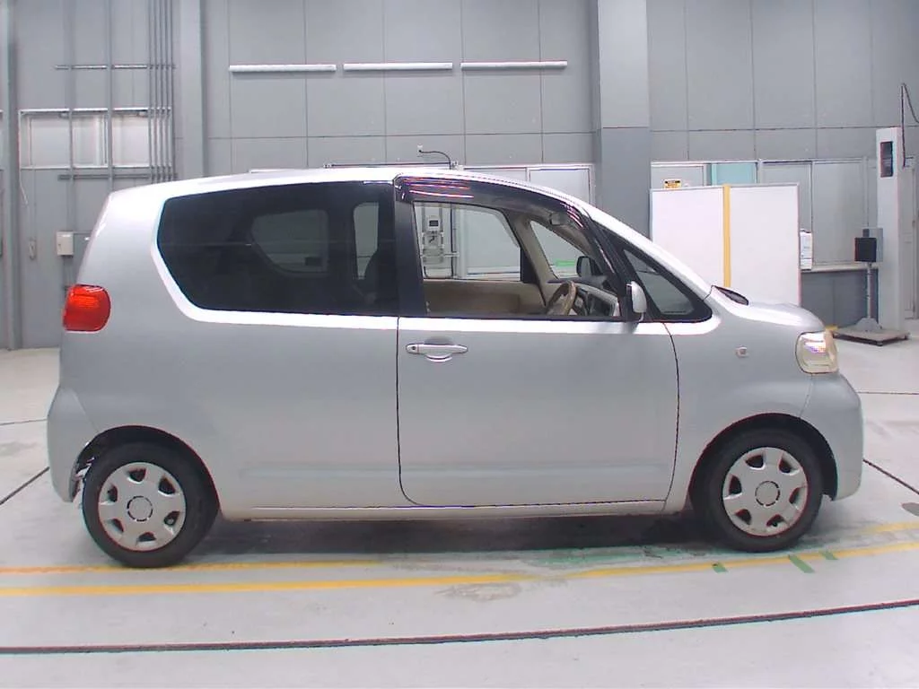 Toyota Porte  с аукциона в Японии