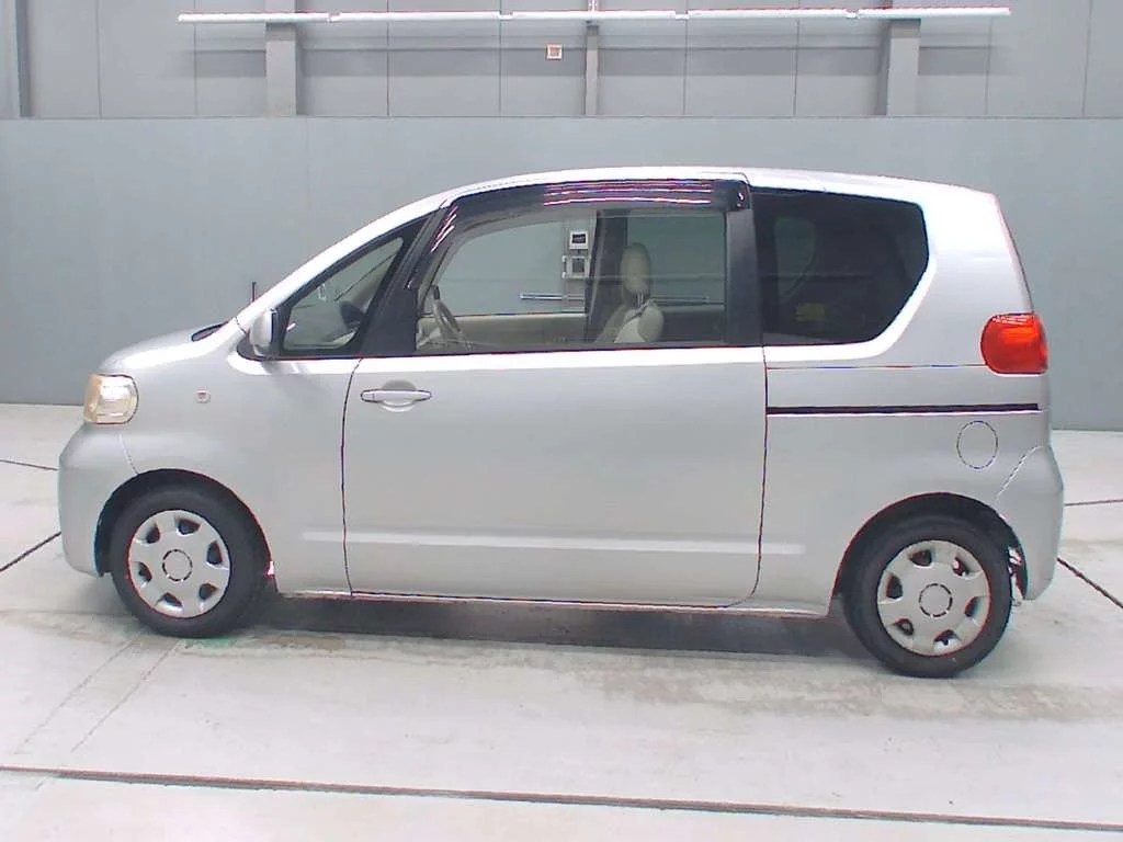 Toyota Porte  с аукциона в Японии