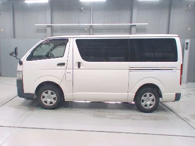 TOYOTA REGIUS VAN