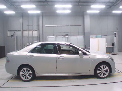 TOYOTA CROWN HYBRID