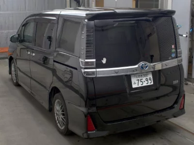 TOYOTA VOXY