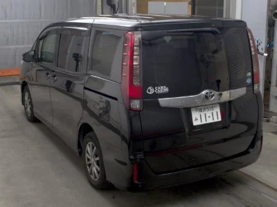 TOYOTA NOAH