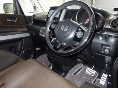 HONDA N-BOX SLASH