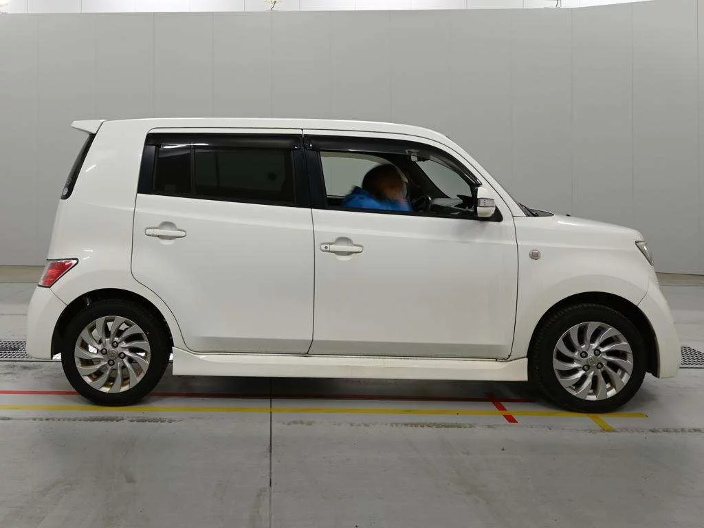 Toyota bB  с аукциона в Японии
