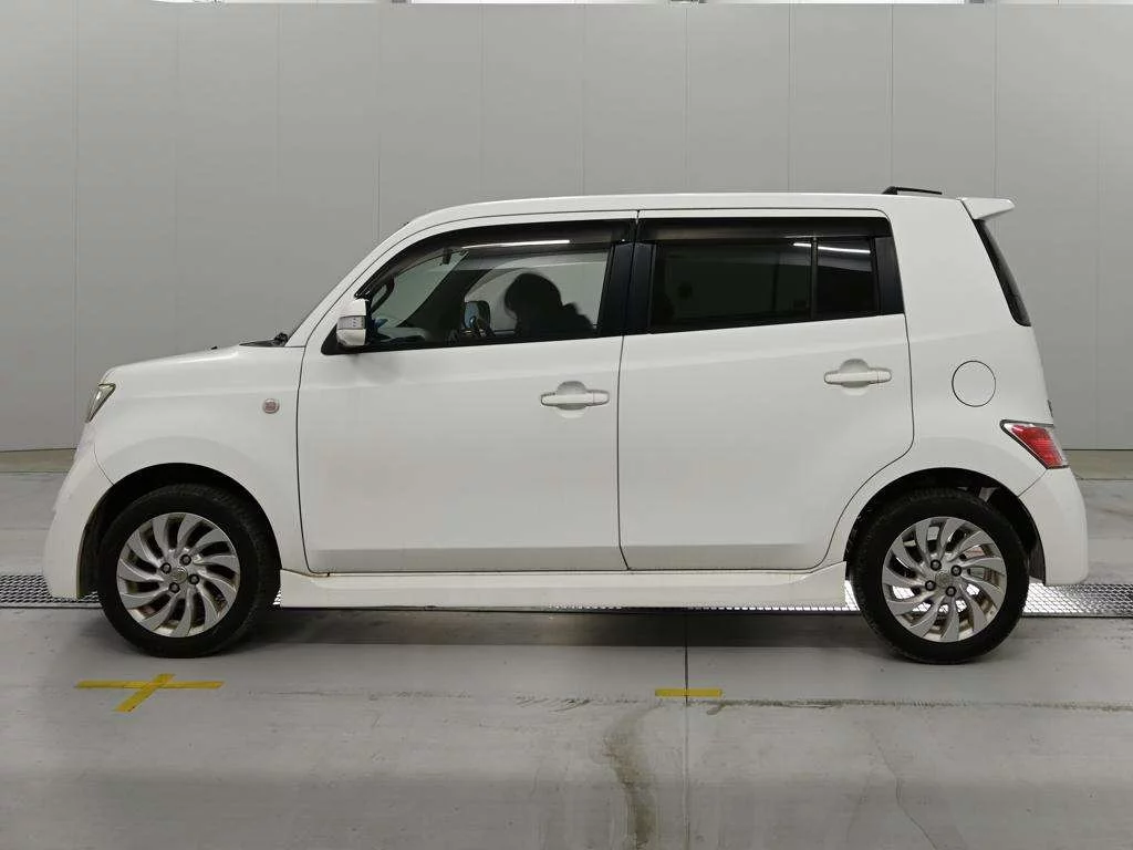 Toyota bB  с аукциона в Японии