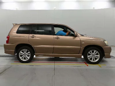 TOYOTA KLUGER HYBRID
