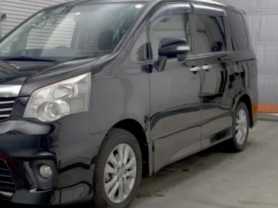 TOYOTA NOAH